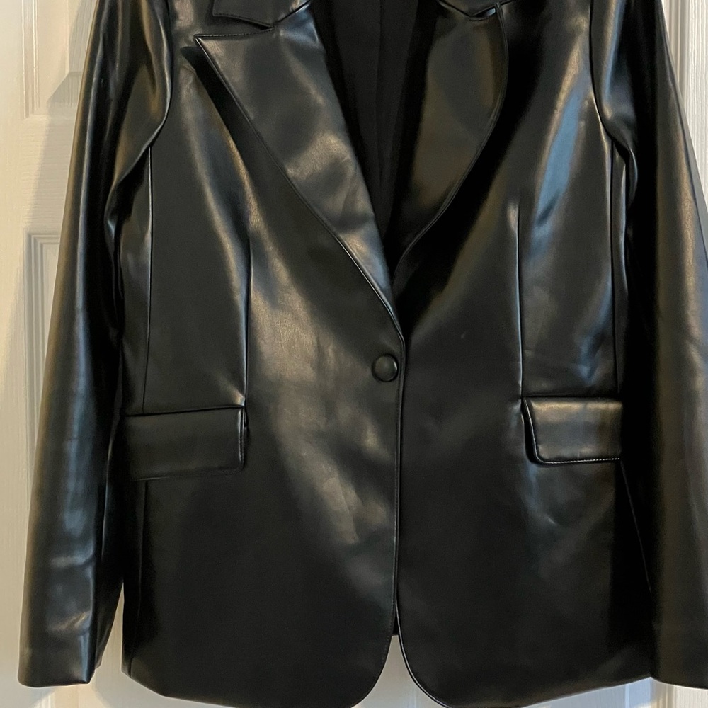 Good American Black Faux Leather Women’s Blazer Size Large
Like new